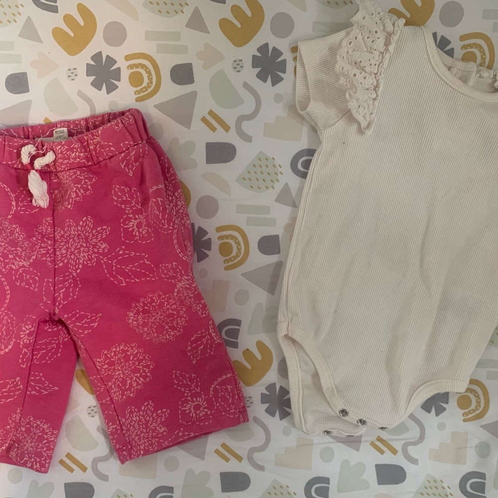 Jessica Simpson baby outfit